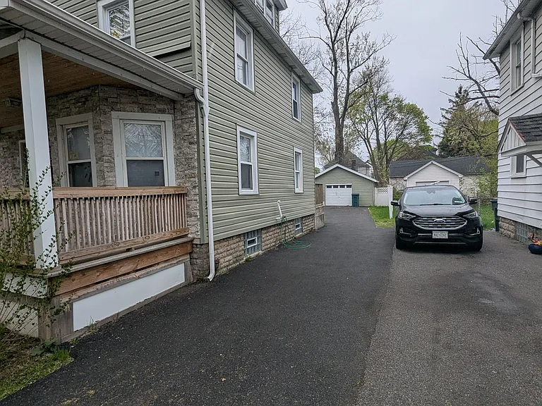 619 Sawyer St — Photo 3