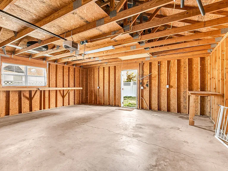 16 Bushwood Dr — Photo 43