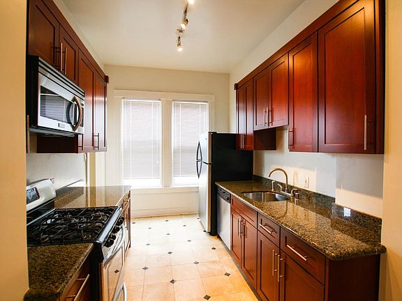5th image of 2108 Hayes St APT 6