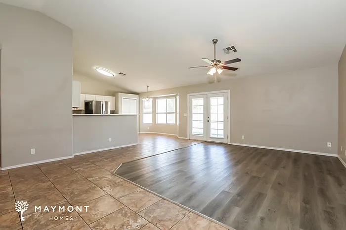 3 bed, 2.0 bath, 1421 sqft, $2,100 — Photo 3