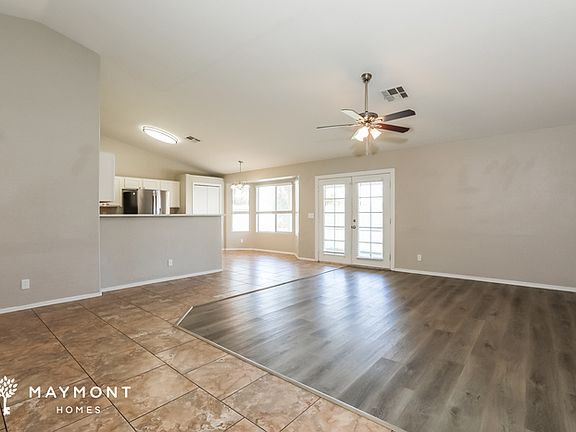 3rd image of 865 W Mesquite Ave
