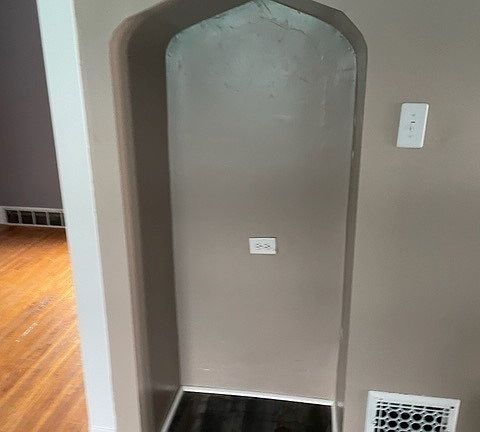 2nd image of 73 College St #2