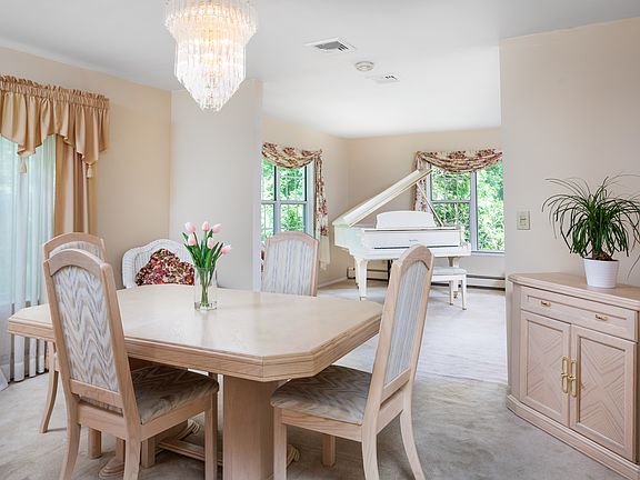 5th image of 59 Timberpoint Dr