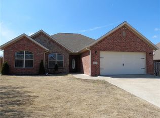 6310 S 37th St, Rogers, AR 72758