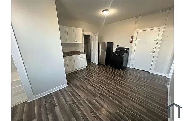 Building Photo - 274 Vreeland Ave #V4