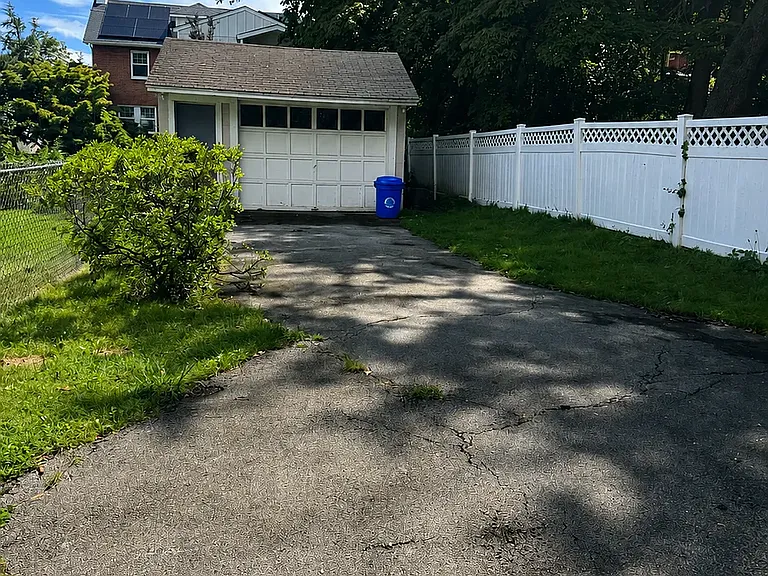 615 Lawson Ave — Photo 14