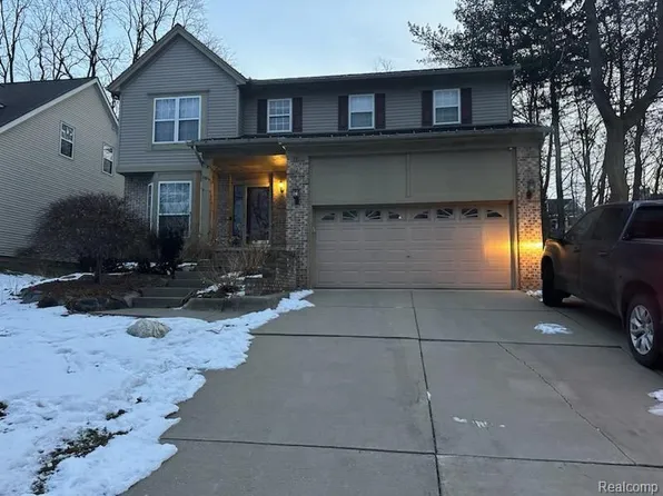 626 East St, Milford, MI 48381