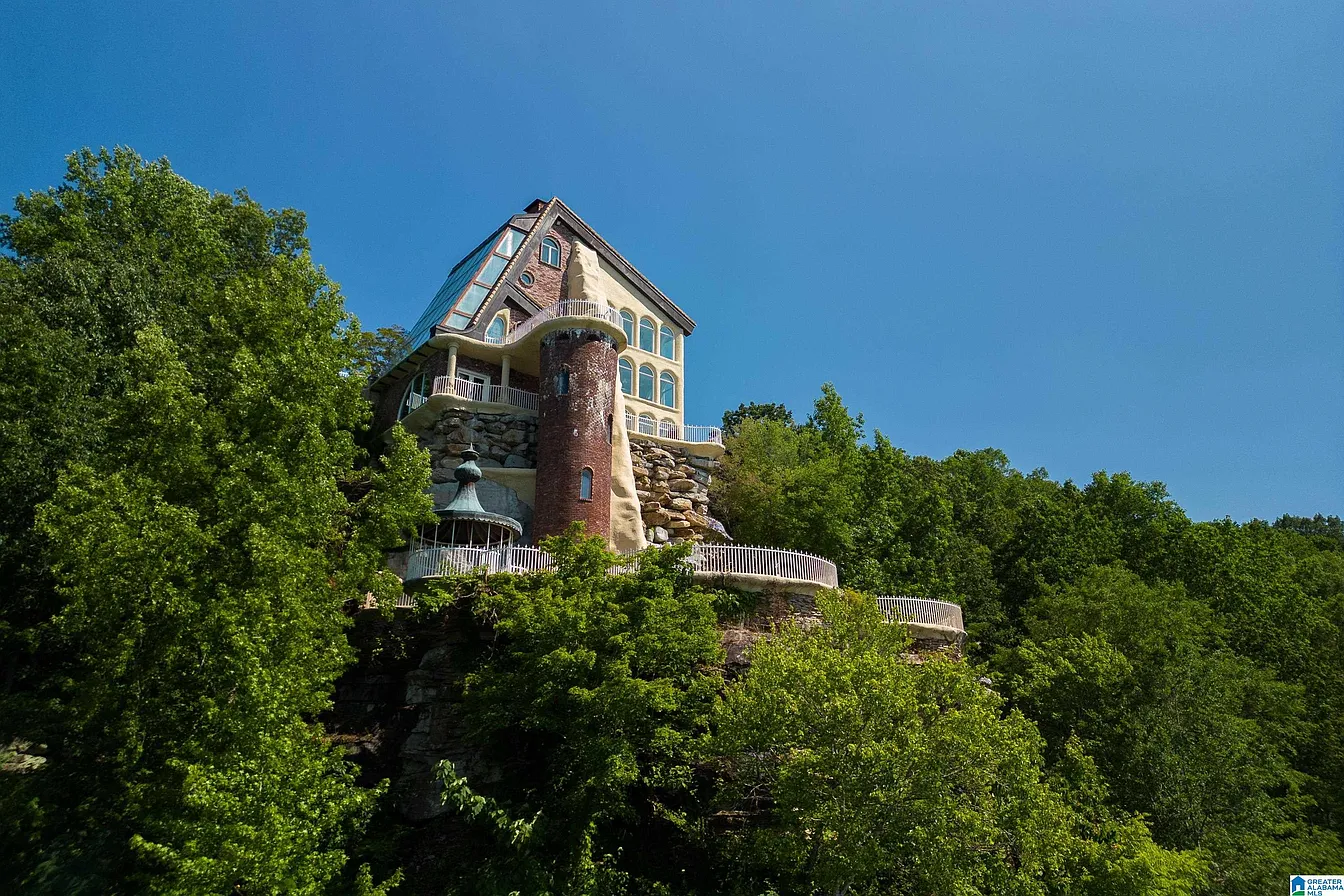 Iconic Lakeside Castle Asks $4.9 Million in Bremen, Alabama | Pricey Pads