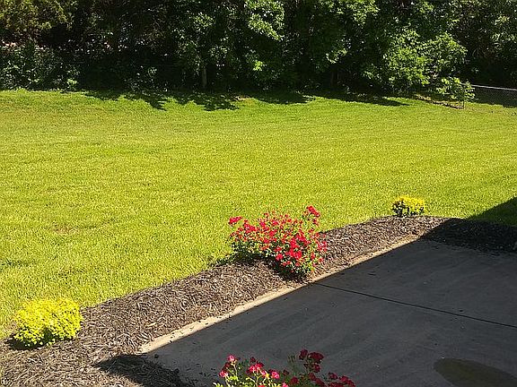 3rd image of 763 Sommerset Dr