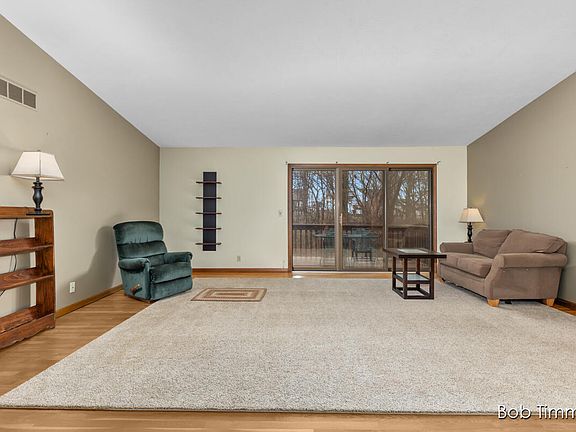 3rd image of 860 Creekridge Dr