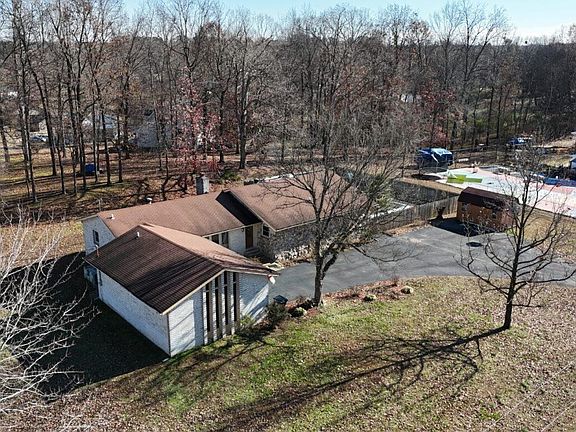 3rd image of 220 Terrace Ln