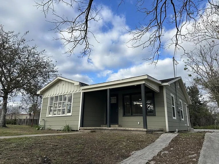 804 E Water St — Photo 5