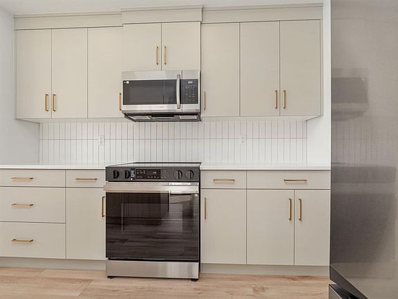 3rd image of 66 N Miners Rd W