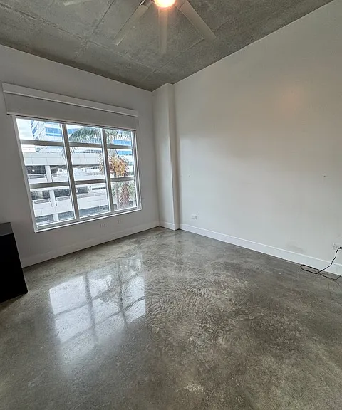 313 NE 2nd St #302 — Photo 7