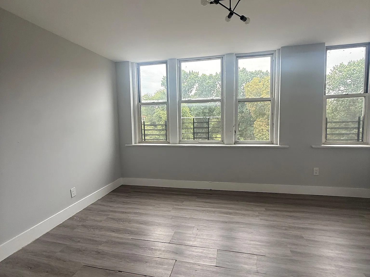 3 bed, 1000 sqft, $2,095 — Photo 3