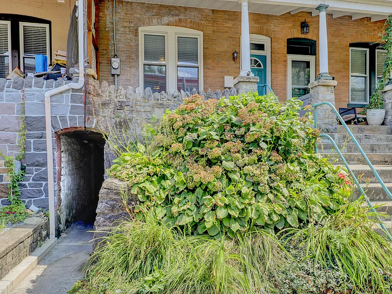 744 E Chestnut St — Photo 10