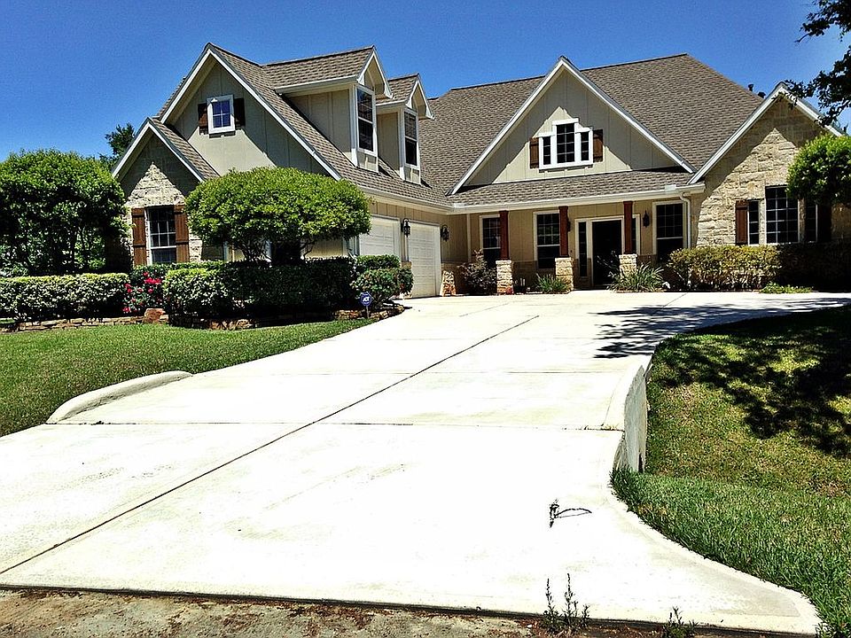 2nd image of 901 Longleaf Ln