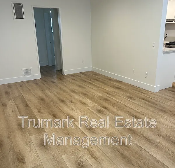 1422 E Maple St #2 — Photo 16