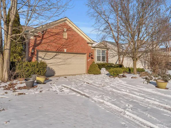 8899 Meadow Ln, Ypsilanti, MI 48197
