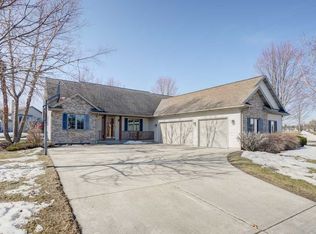 612 Green Ridge Cir, Watertown, WI 53094