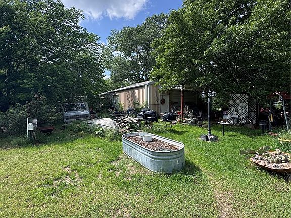 5th image of 806 Old Base Rd