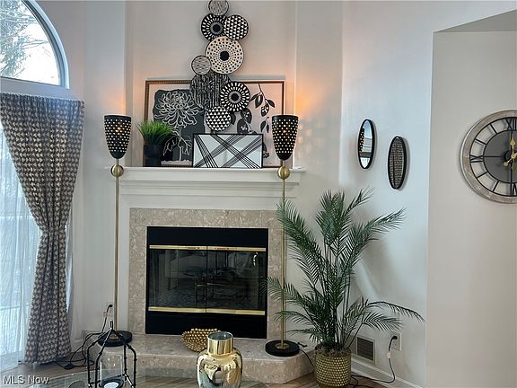 4th image of 383 N Arrowhead Bay Dr #2