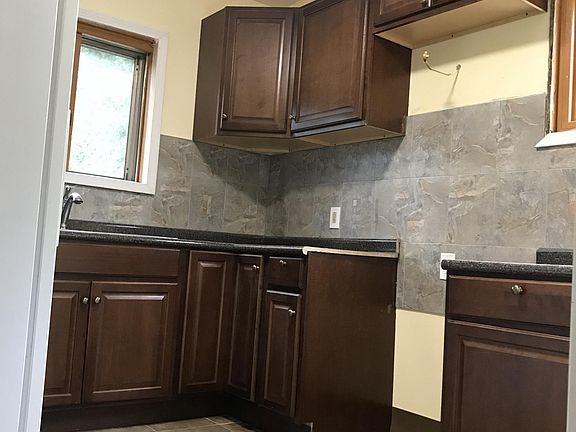 2nd image of 128 Victoria Ave