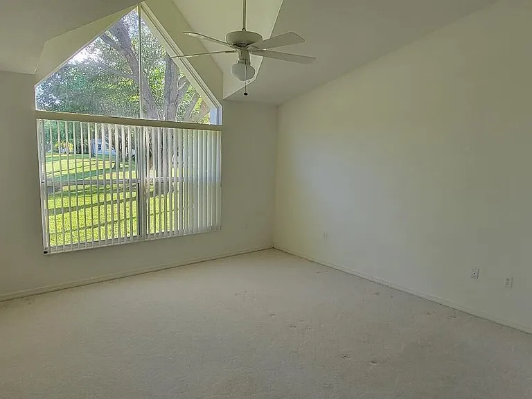 729 Kenwood Cir — Photo 12