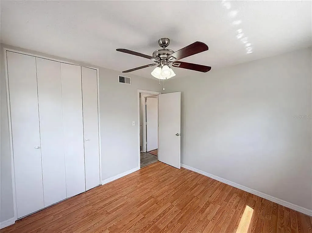 3 bed, 2123 sqft, $2,376 — Photo 2