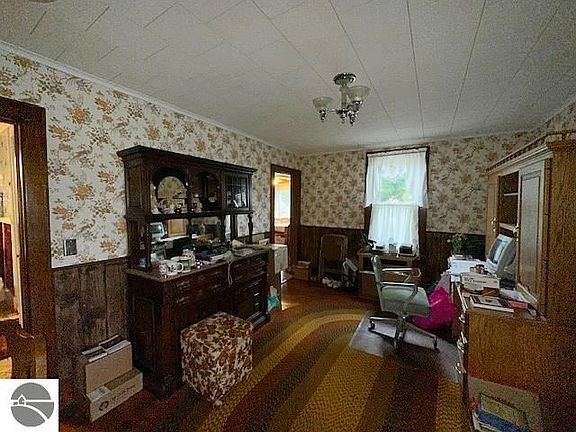 5th image of 108 S Roland St