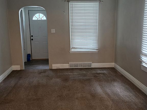 4th image of 25 E 19th St