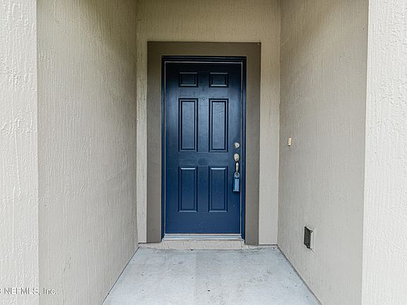 3rd image of 208 GLADSTONE Court