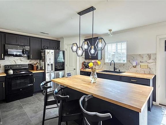 4th image of 3806 Bissett Way