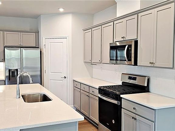 4th image of 621 Pineberry Ct