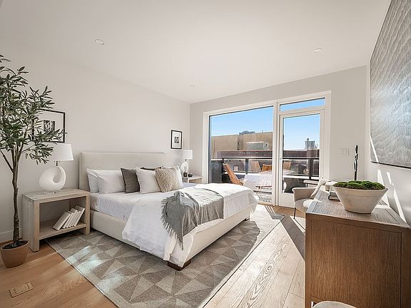 5th image of 61A Summit St #1