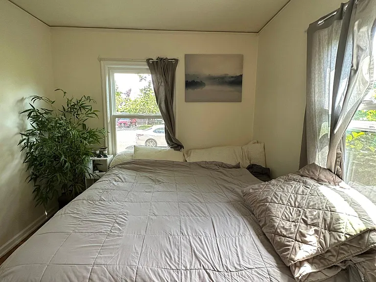 8301 NE Hassalo St — Photo 17