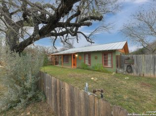 610 14th St, Bandera, TX 78003