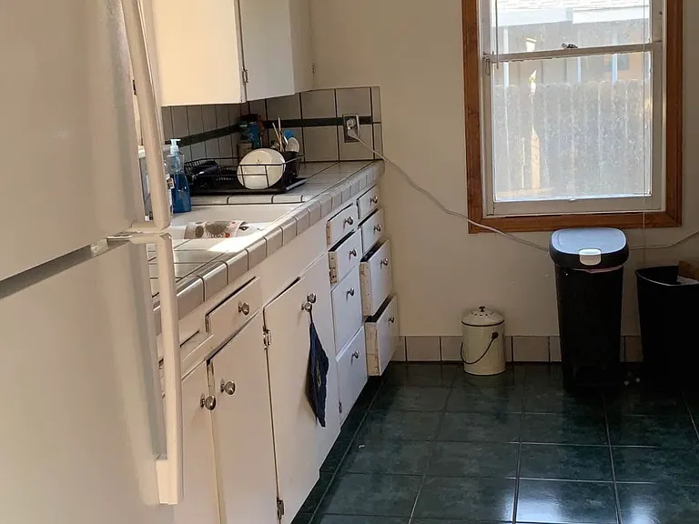 1207 Warner St — Photo 6