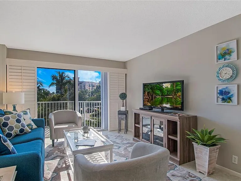 1300 Gulf Shore Blvd N #406 — Photo 5