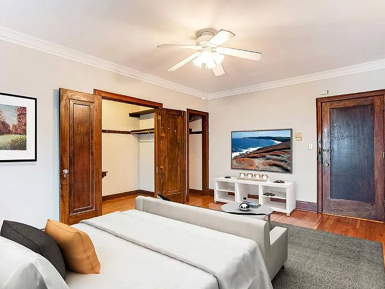 Yorkshire Apartments — Photo 7