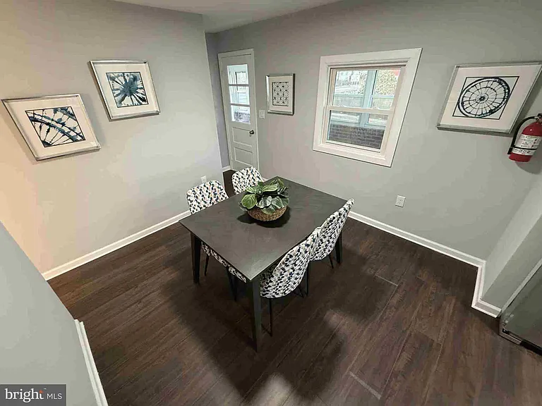 2220 Brunswick Ave — Photo 6