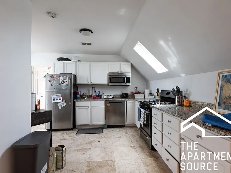 1245 W Barry Ave #T — Photo 4