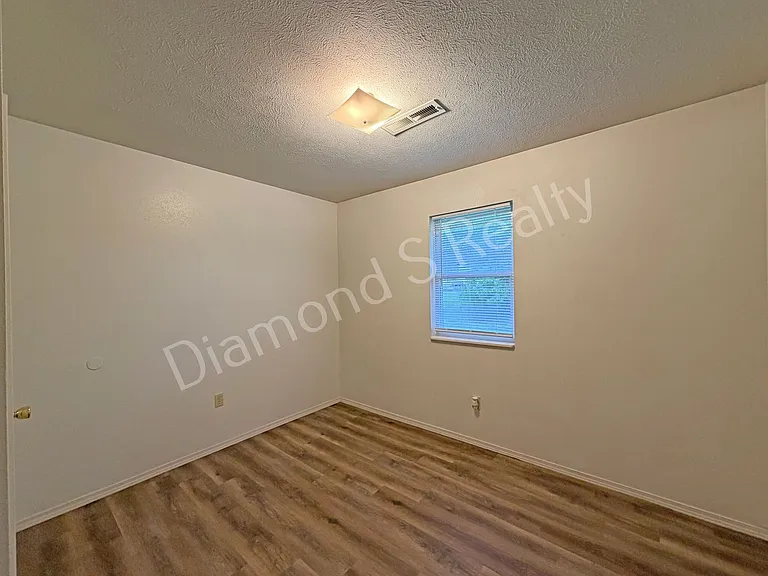 422 S Washington Ave — Photo 9