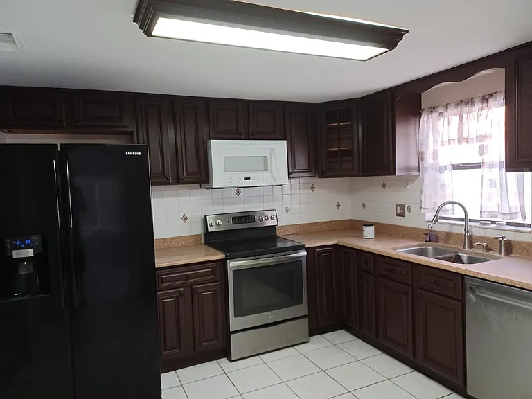 8813 Leeward Dr — Photo 3