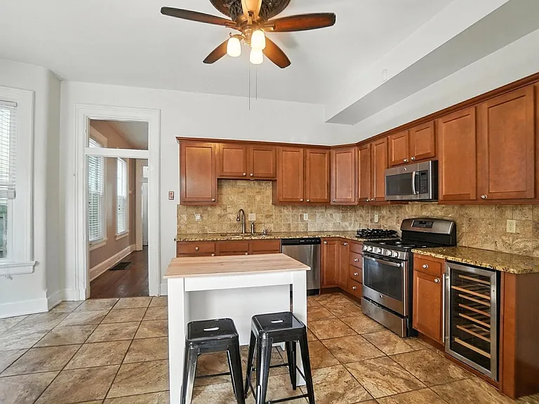843 Overton St — Photo 14