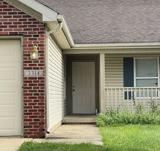 3314 Hopkins Dr — Photo 2