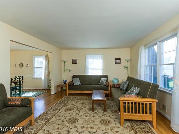 5th image of 9 Monroe Field Ct