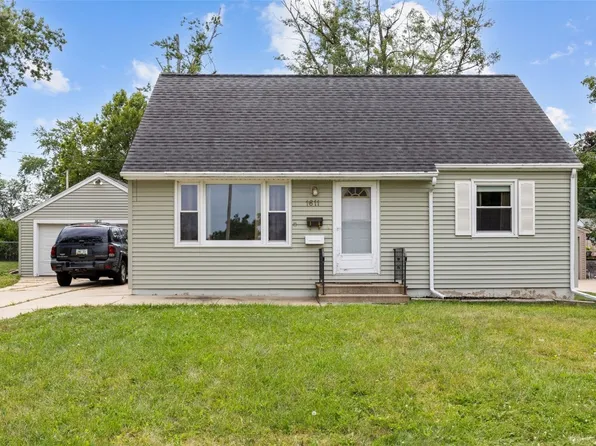 1611 Hollywood Blvd NE, Cedar Rapids, IA 52402