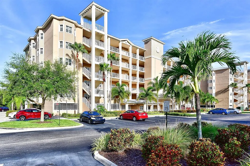 2 bed, 2.0 bath, 1700 sqft, $2,600 — Photo 1