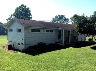 67 Everson Rd, Belpre, OH 45714
